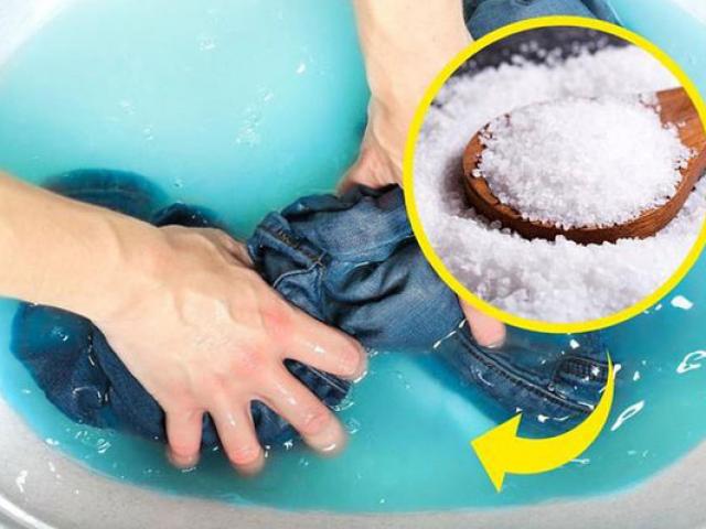 Lấy 1 nắm muối thả vào chậu quần áo, tác dụng thần kì ai cũng vỡ òa ngạc nhiên